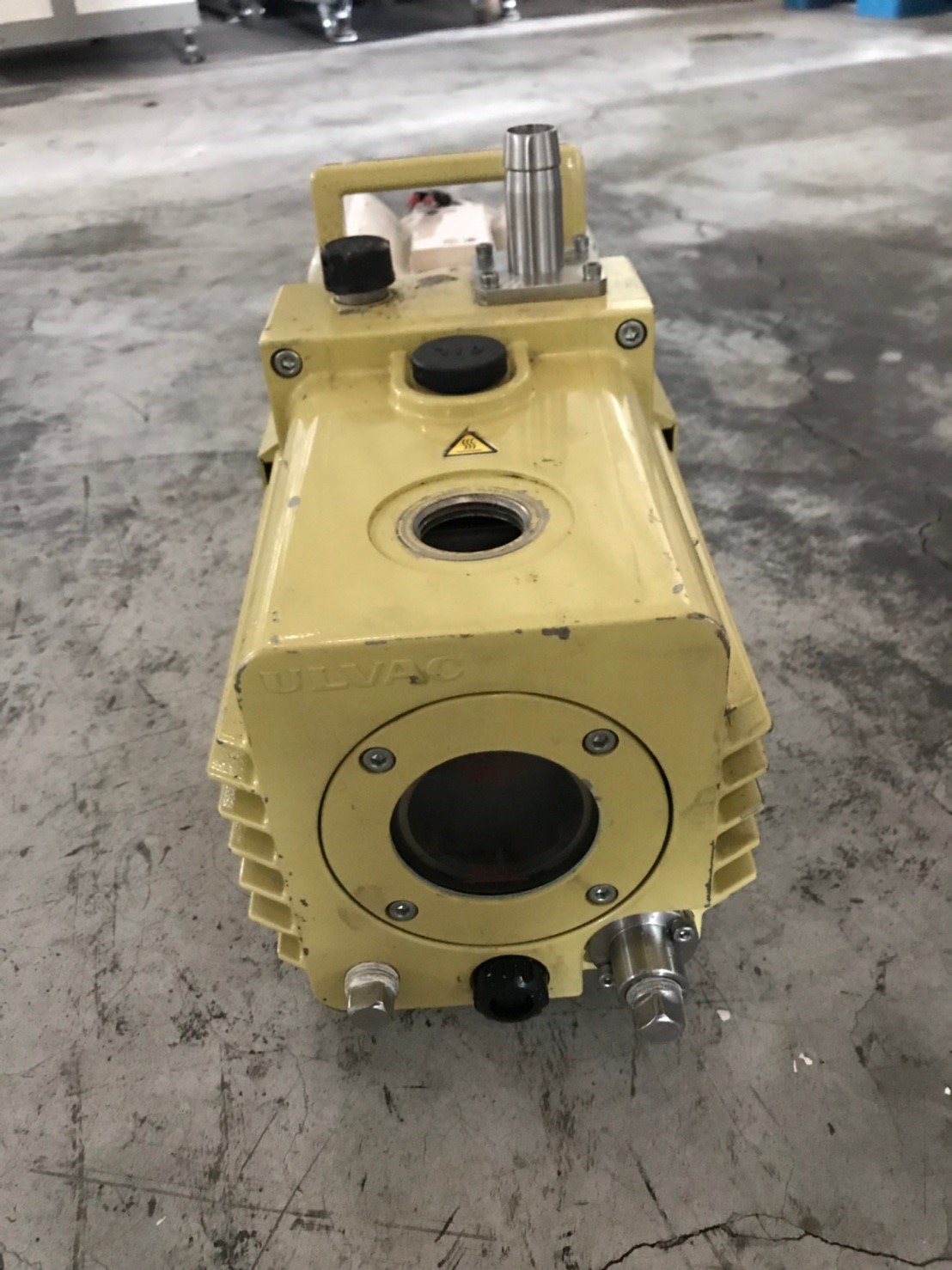 ULVAC GCD-136X Rotary Pump image