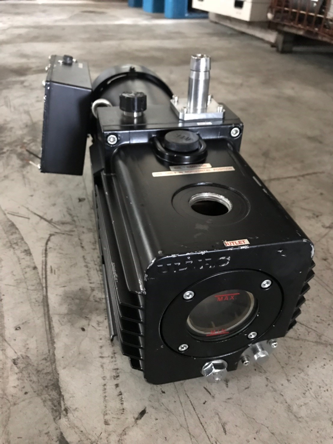 ULVAC GLD-136E Rotary Pump image