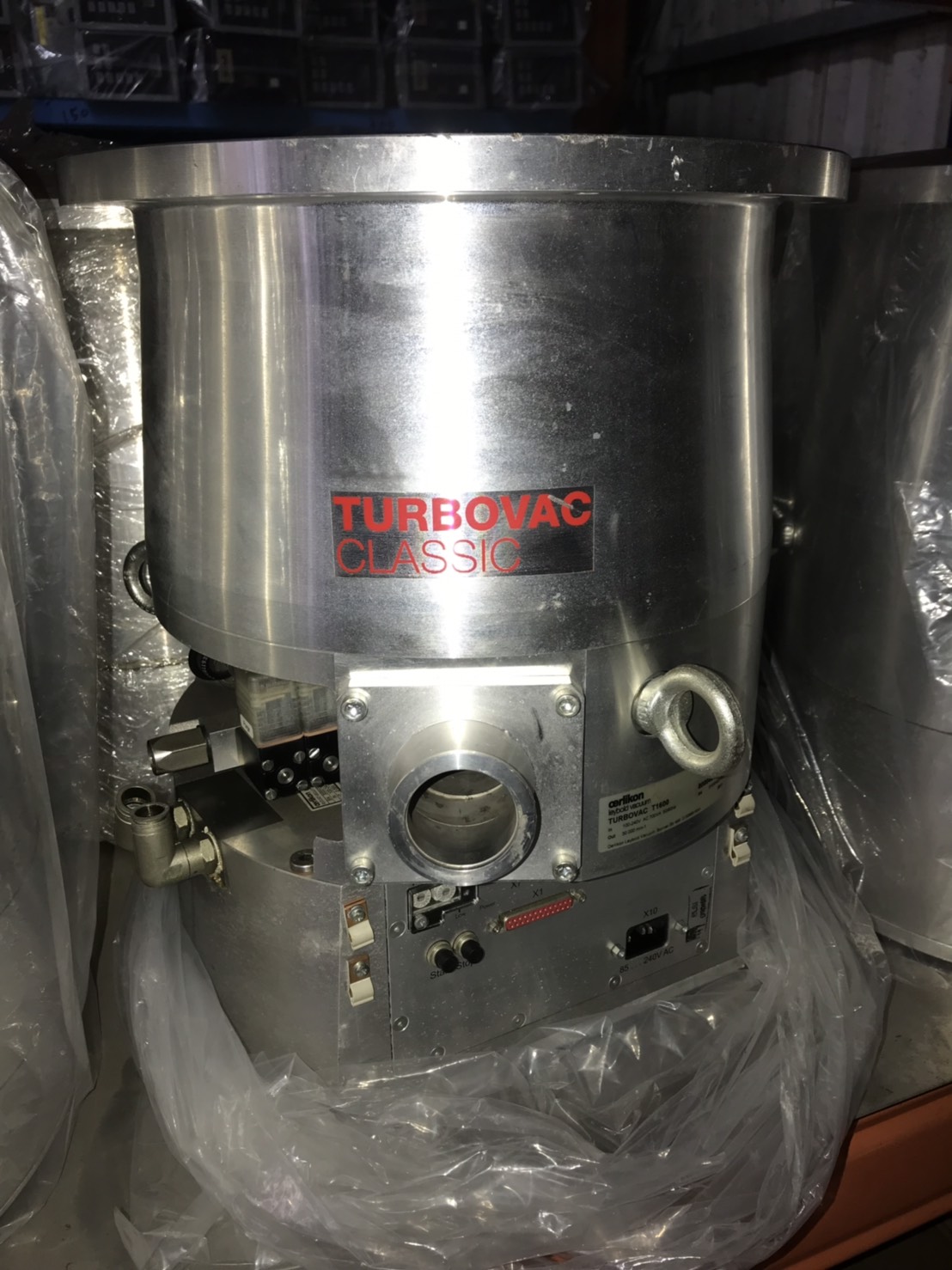 Leybold T-1600 Turbo Pump image