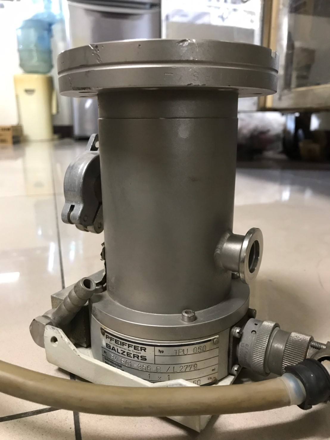 PFEIFFER VACUUM TPU 050 turbo pump image