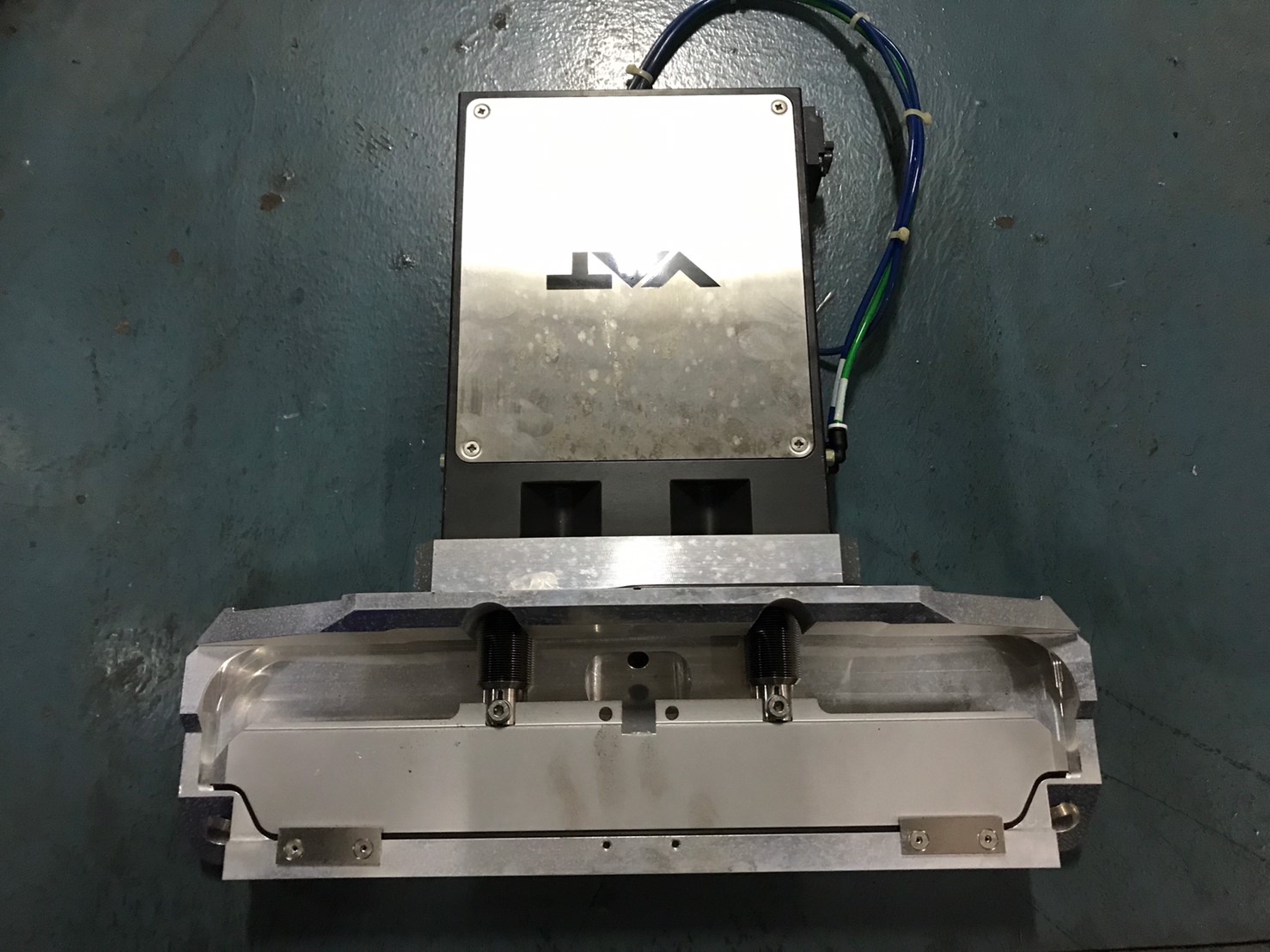 VAT 0310X-CA24-AKK3 / 0023 Rectangular Gate Valve - Slit Valves image