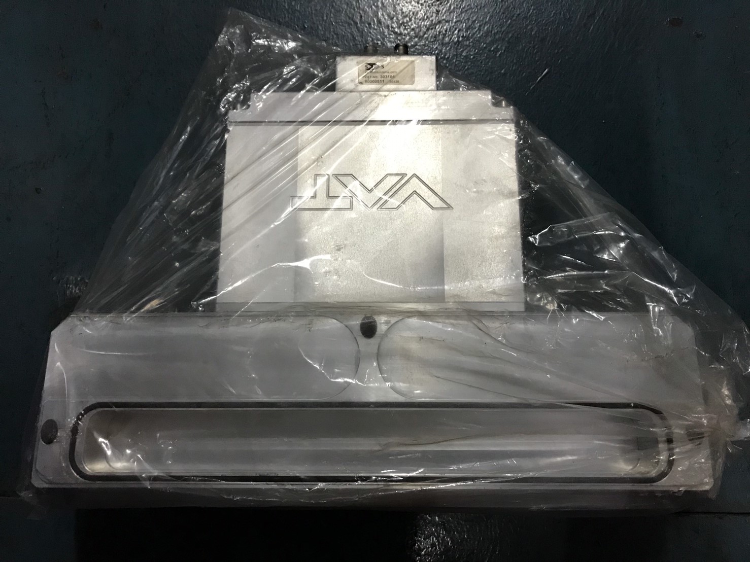 VAT 0340X-CA24-BXS1 / 0390 Rectangular Gate Valve - Slit Valves image