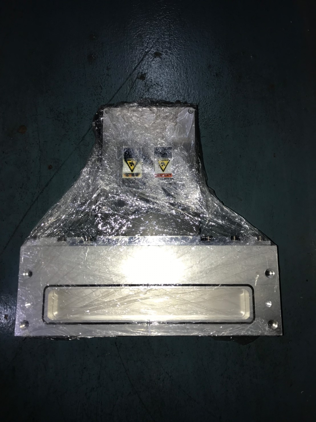 VAT 02112-BI24-BGV1 / 0016 Rectangular Gate Valve - Slit Valves image