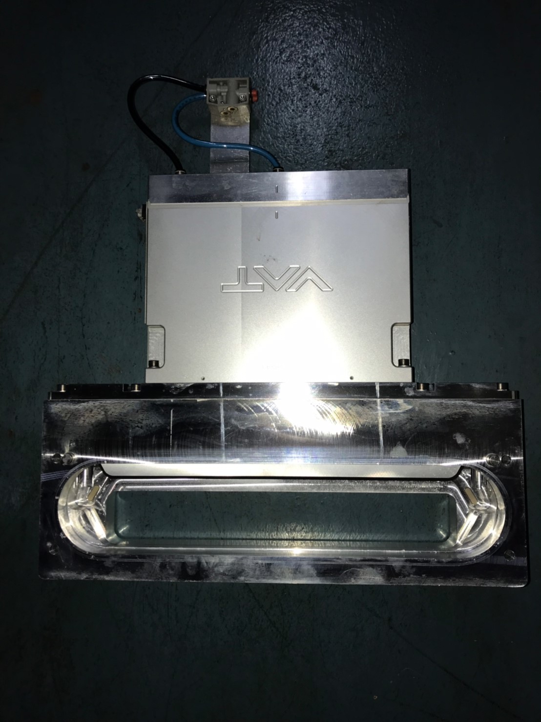 VAT 02212-BA24-BZS1 / 0006 Rectangular Gate Valve - Slit Valves image