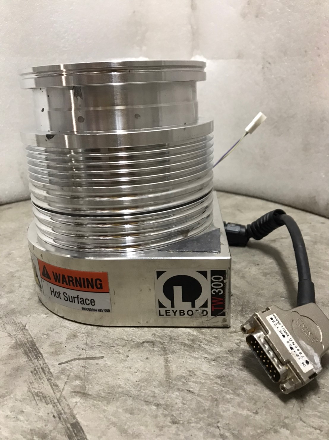 LEYBOLD TW300 turbo pump image