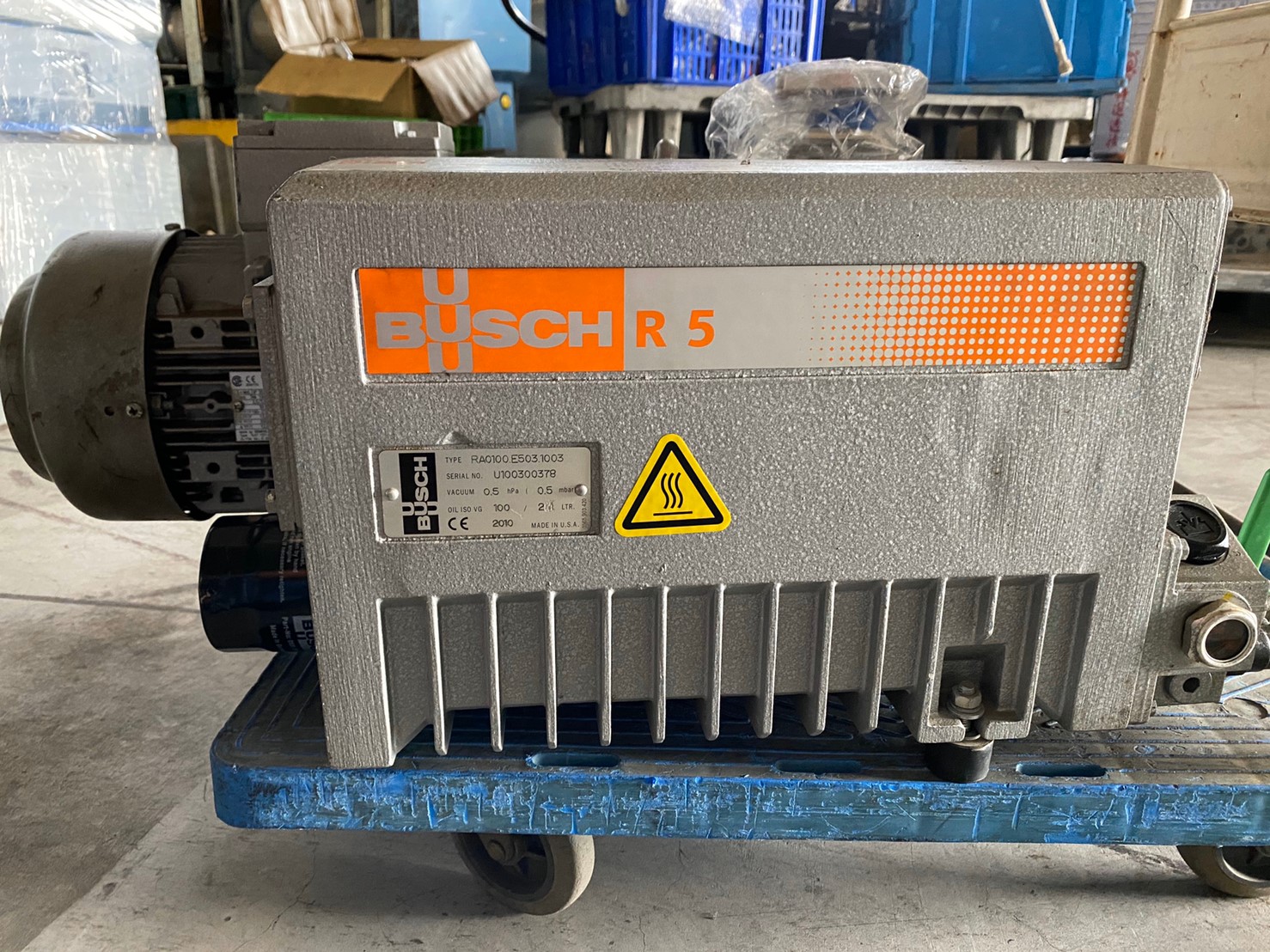 Busch R 5 RA 0100.E503.1003 Oil-Lubricated Rotary Vane Vacuum Pump image