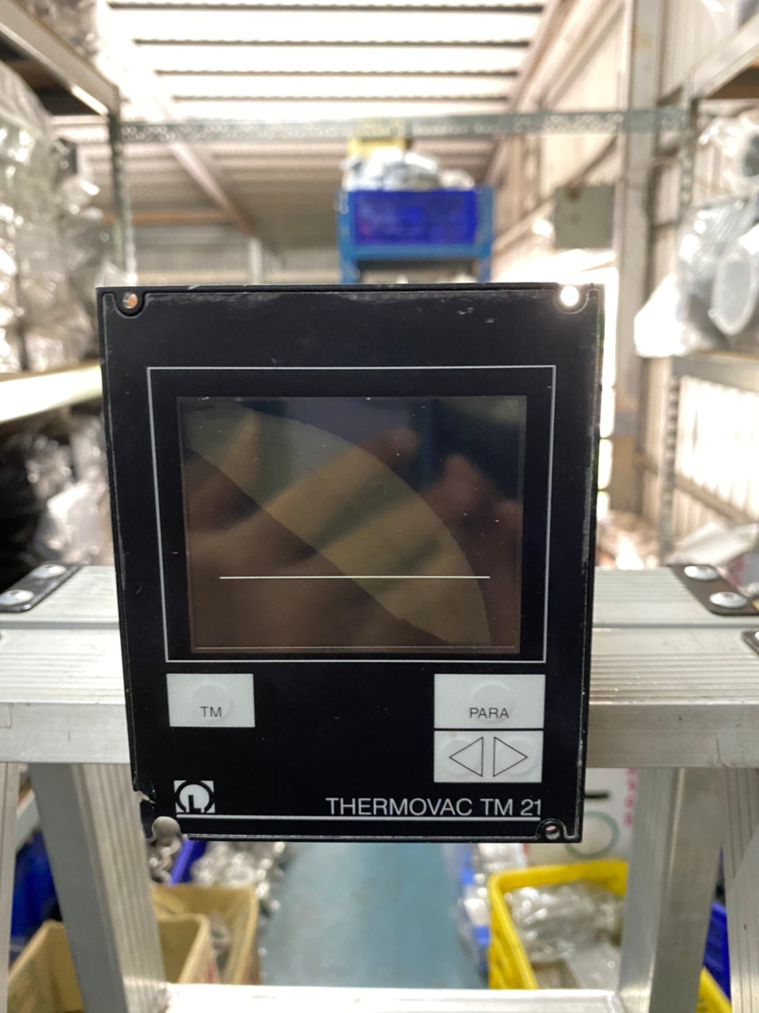 Leybold COMBIVAC TM 21 Vacuum Gauge Controller image