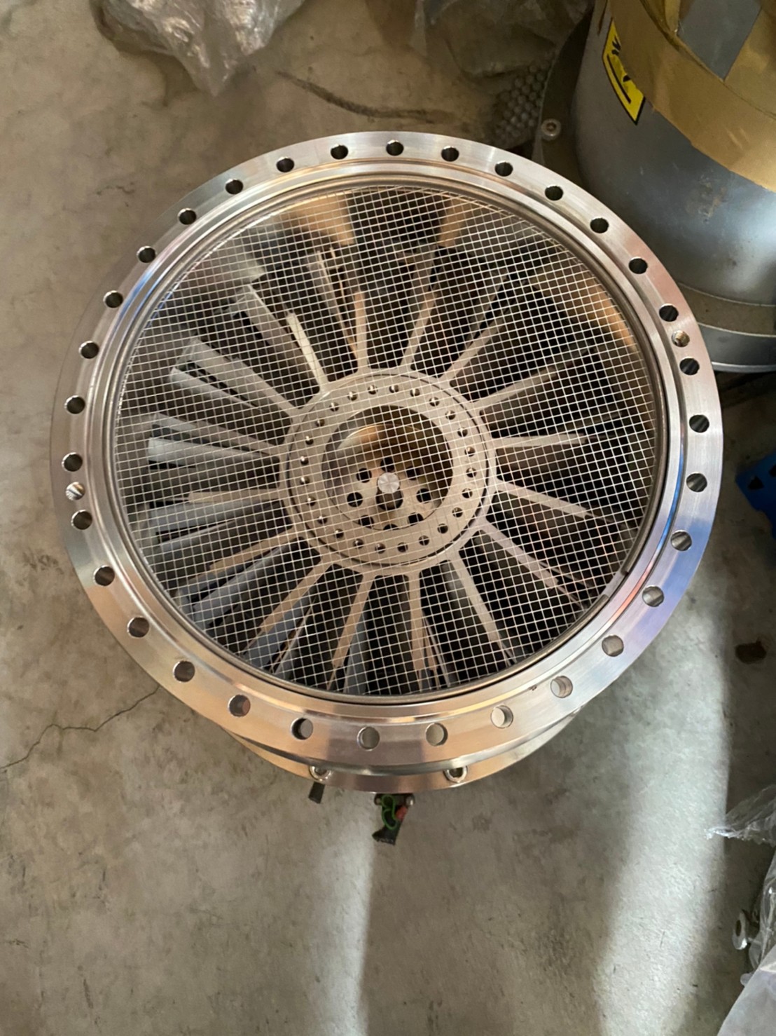 ULVAC UTM-2300FW / D1C turbo pump image