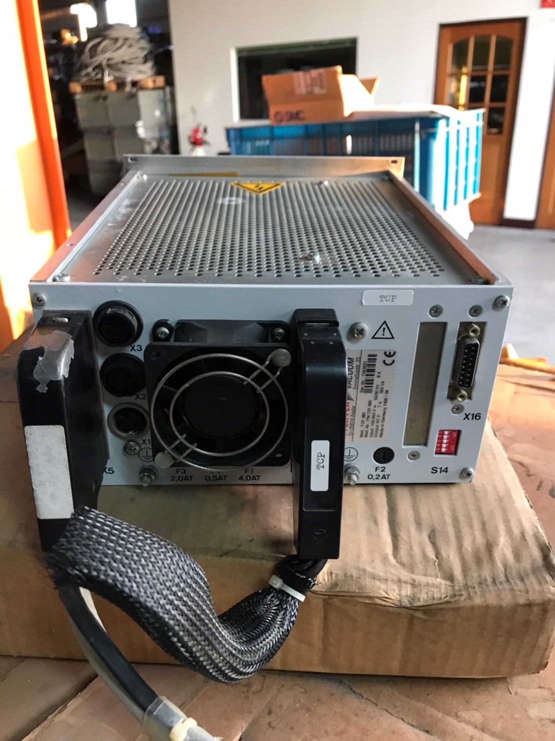 PFEIFFER VACUUM TCP 380 turbo pump controller圖片