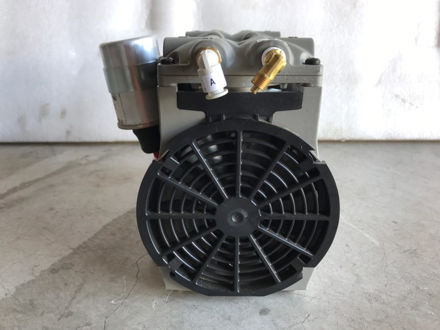 Thomas 2688CS32-273 C Vacuum Pump圖片