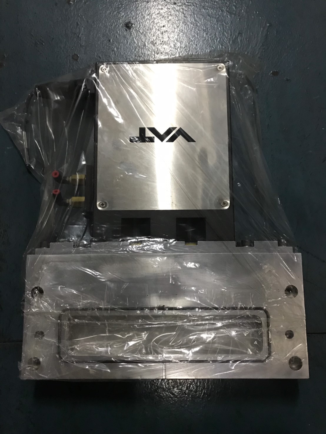 VAT 02010-BA24-1008 Rectangular Gate Valve - Slit Valves圖片