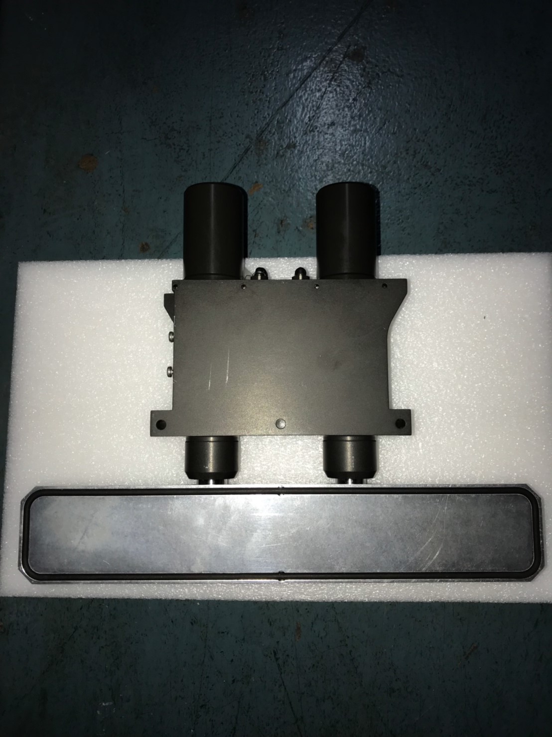 VAT 07512-UA24-ADI2 / 2097 Rectangular Gate Valve - Slit Valves圖片