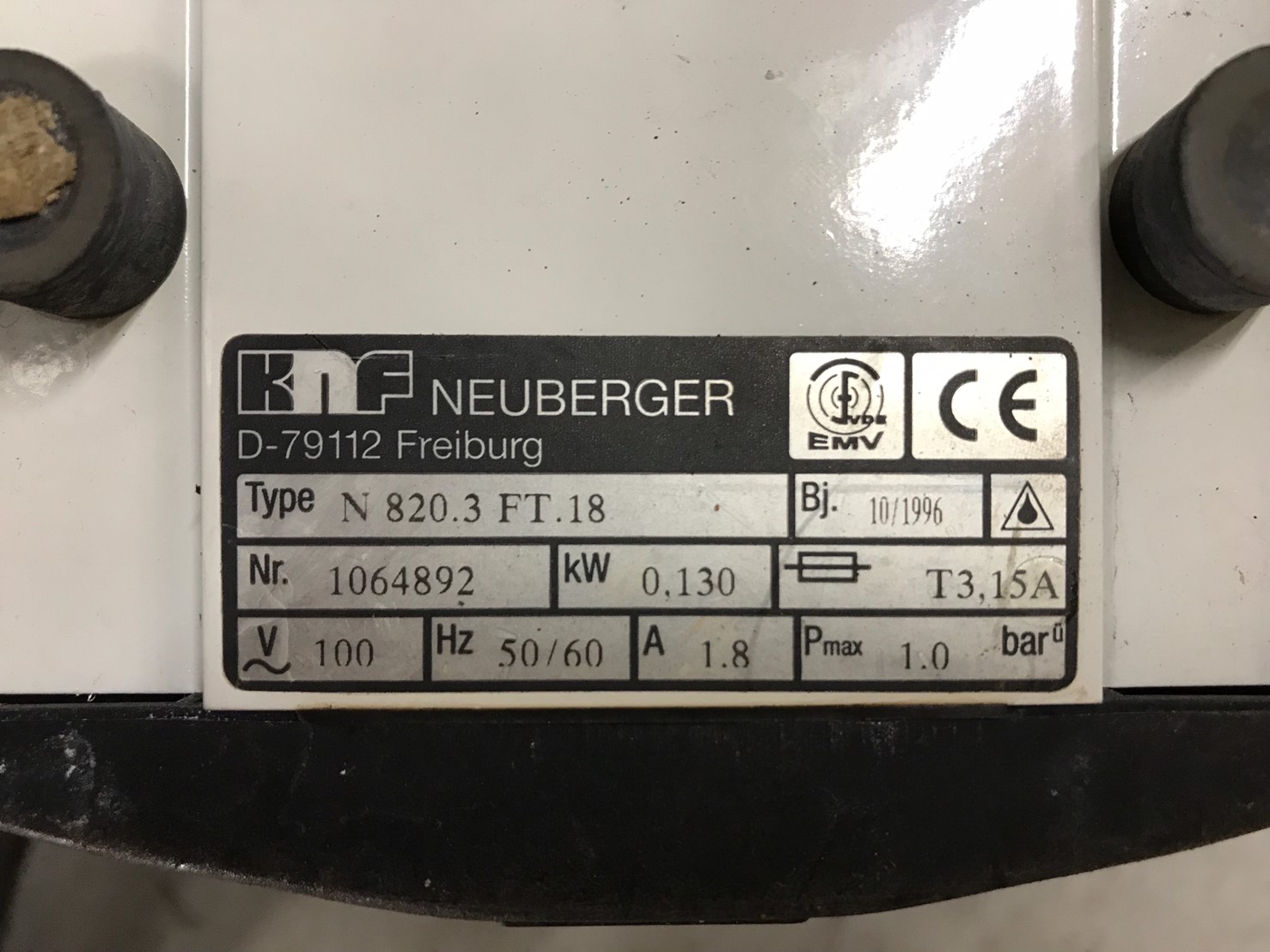 KNF LABOPORT Chemically-resistant Diaphragm Vacuum Pump N 820.3 FT.18圖片