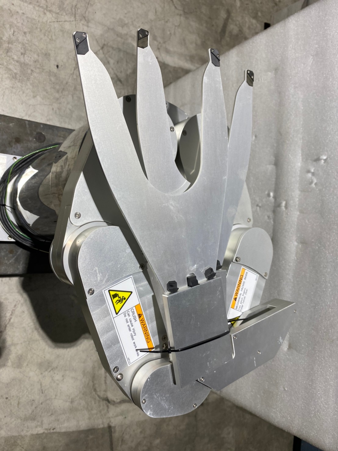 YASKAWA XU-RC350D-C31 ROBOT圖片