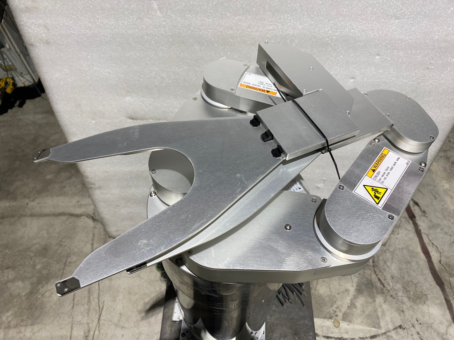 YASKAWA XU-RC350D-C61 ROBOT圖片